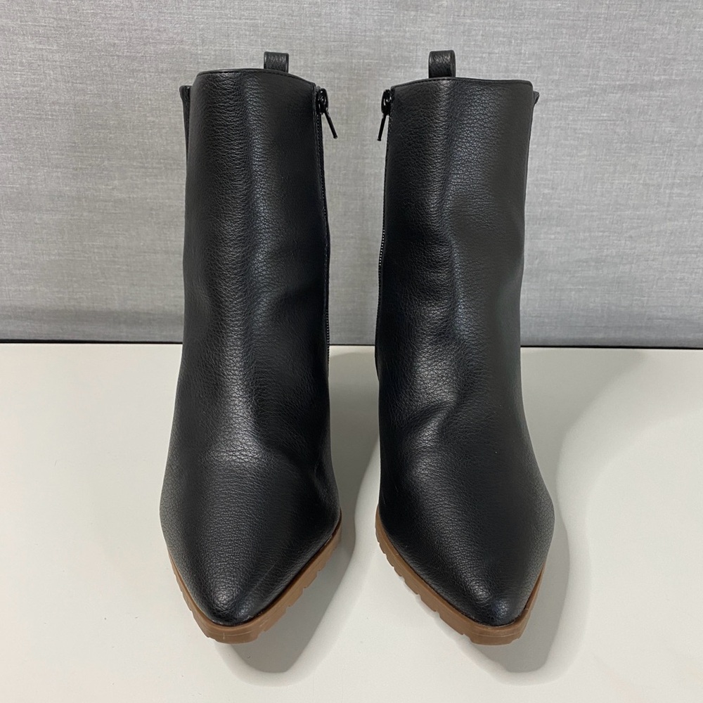 Maurices Alexa Black Pull On Lug Ankle Boot With Side Zip Size 11 Style # 155555 - Picture 2 of 8